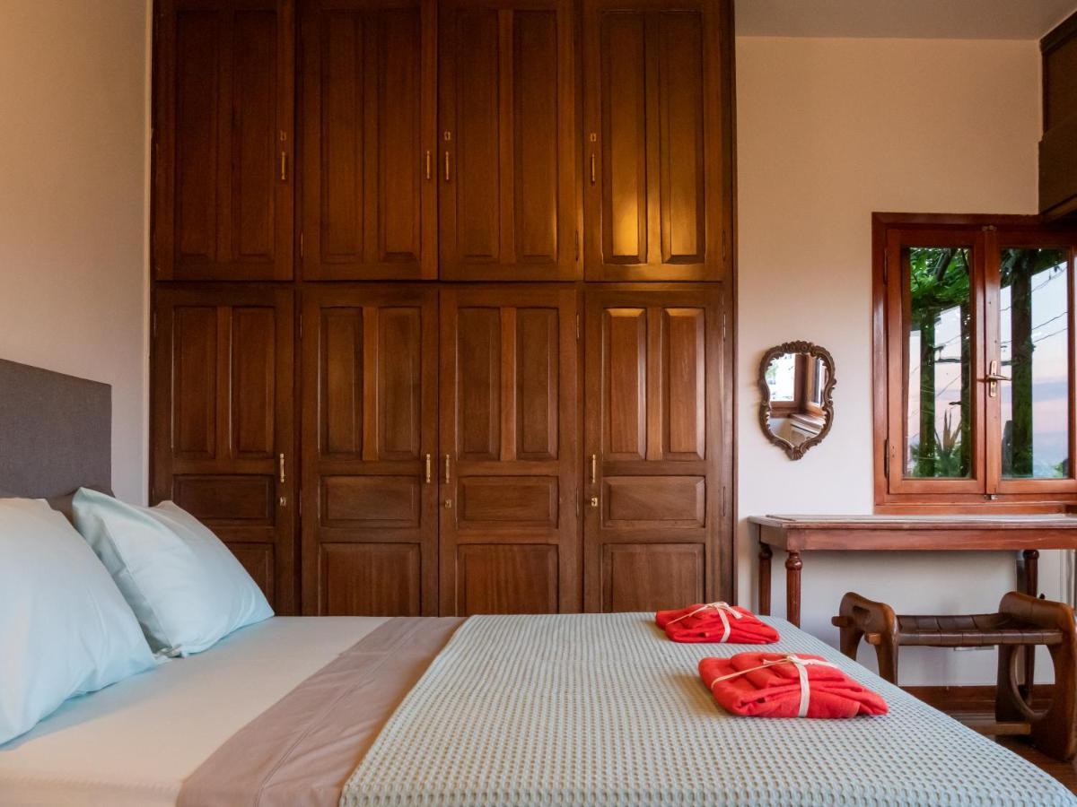 Villa Zoe Seaside Unique Villa Voula Atene Esterno foto